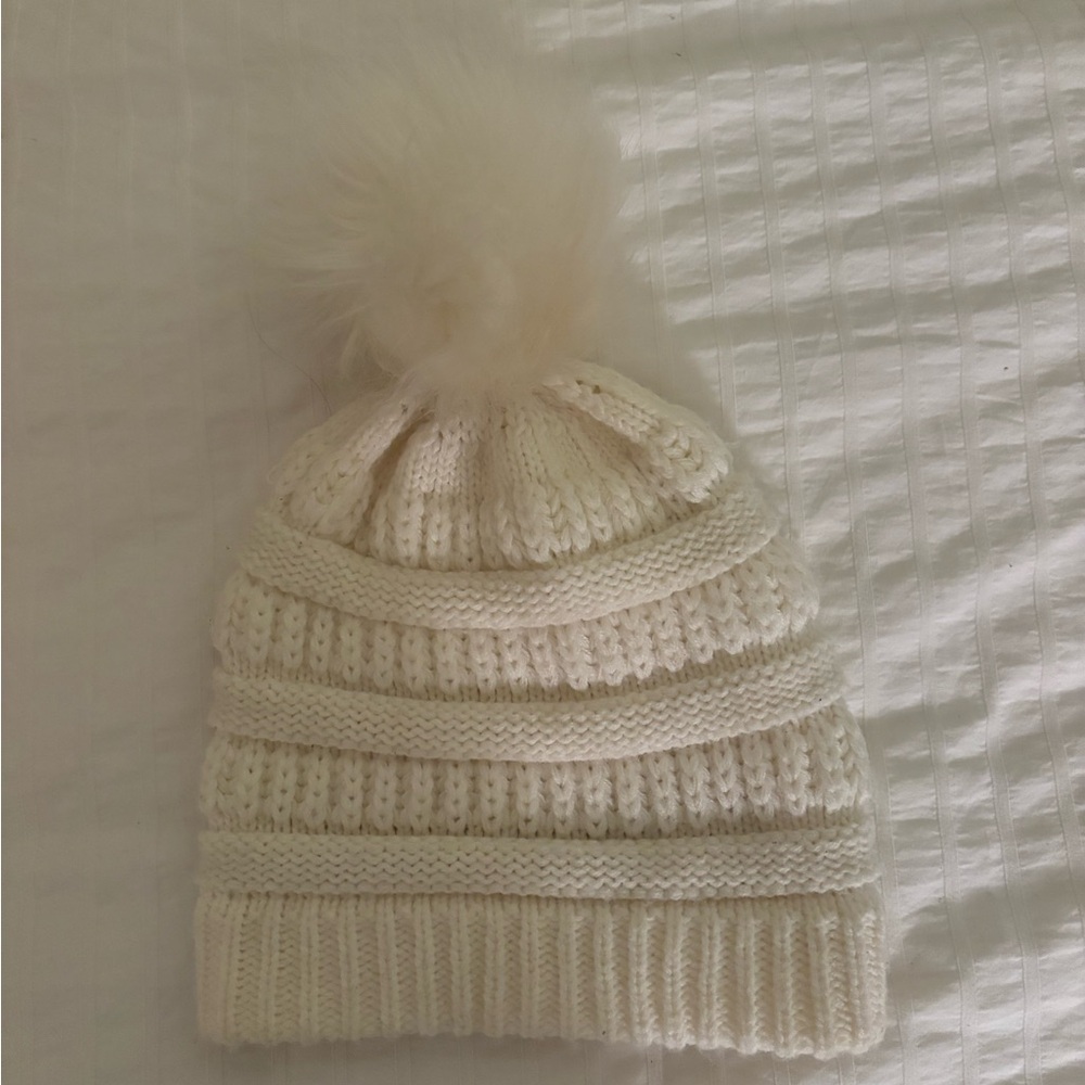 Cozy Cream Knit Pom-Pom Beanie